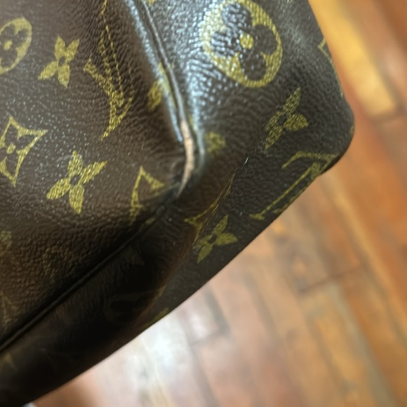 Authentic Louis Vuitton Cosmetic Case - Picture 5 of 11